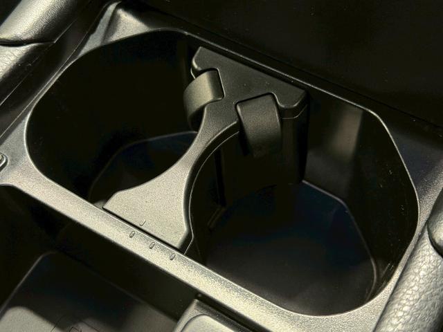 ハリアー プレミアム　アドバンスドパッケージ　黒革　サンルーフ　全周囲カメラ　ＪＢＬサウンド　ＬＥＤヘッド　シートヒーター　レーダークルーズ　パワーバックドア　コーナーセンサー　パワーシート　シートメモリ―　メーカーナビ　オートハイビーム　ＥＴＣ（54枚目）