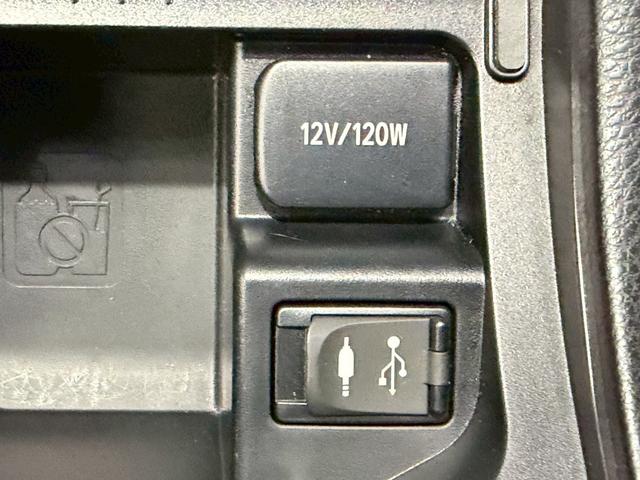 ハリアー プレミアム　アドバンスドパッケージ　黒革　サンルーフ　全周囲カメラ　ＪＢＬサウンド　ＬＥＤヘッド　シートヒーター　レーダークルーズ　パワーバックドア　コーナーセンサー　パワーシート　シートメモリ―　メーカーナビ　オートハイビーム　ＥＴＣ（55枚目）