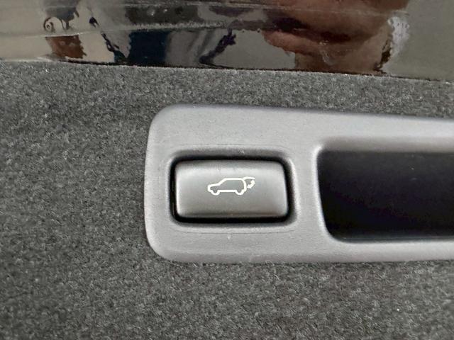 ハリアー プレミアム 純正エアロ REALハンドル ハーフレザー クルーズコントロール パワーバックドア バックカメラ レーンキープアシスト オートハイビーム ETC パワーシート 純正ナビ LED 純正18インチAW(6枚目)