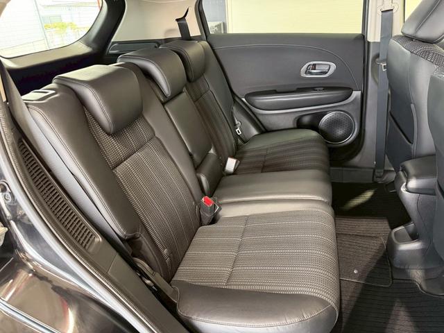後部座席も気になるようなキズ・汚れやへたり等、大きなダメージはなく、良好な状態です。