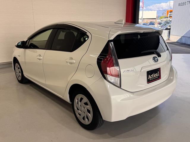 アクア Ｇ　純正９インチナビ　ＥＴＣ　レーンアシスト　衝突軽減ブレーキ　Ｂｌｕｅｔｏｏｔｈ　フルセグＴＶ　オートハイビーム　セーフティセンス　　ＤＶＤ　ＣＤ　プッシュスタート　スマートキー　オートエアコン（5枚目）