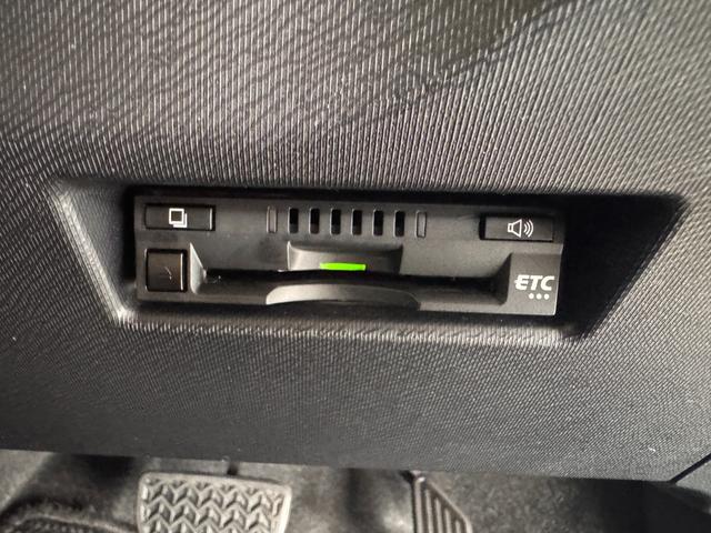 アクア Ｇ　純正９インチナビ　ＥＴＣ　レーンアシスト　衝突軽減ブレーキ　Ｂｌｕｅｔｏｏｔｈ　フルセグＴＶ　オートハイビーム　セーフティセンス　　ＤＶＤ　ＣＤ　プッシュスタート　スマートキー　オートエアコン（12枚目）