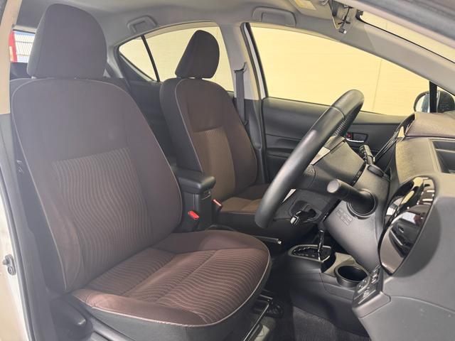 アクア Ｇ　純正９インチナビ　ＥＴＣ　レーンアシスト　衝突軽減ブレーキ　Ｂｌｕｅｔｏｏｔｈ　フルセグＴＶ　オートハイビーム　セーフティセンス　　ＤＶＤ　ＣＤ　プッシュスタート　スマートキー　オートエアコン（20枚目）