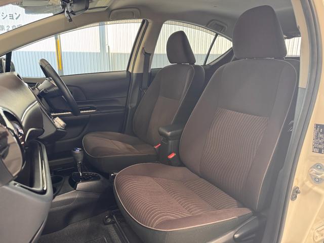 アクア Ｇ　純正９インチナビ　ＥＴＣ　レーンアシスト　衝突軽減ブレーキ　Ｂｌｕｅｔｏｏｔｈ　フルセグＴＶ　オートハイビーム　セーフティセンス　　ＤＶＤ　ＣＤ　プッシュスタート　スマートキー　オートエアコン（23枚目）