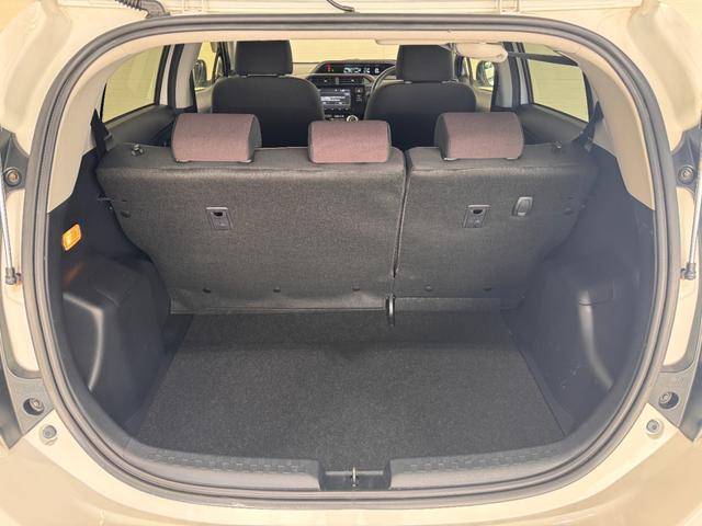 アクア Ｇ　純正９インチナビ　ＥＴＣ　レーンアシスト　衝突軽減ブレーキ　Ｂｌｕｅｔｏｏｔｈ　フルセグＴＶ　オートハイビーム　セーフティセンス　　ＤＶＤ　ＣＤ　プッシュスタート　スマートキー　オートエアコン（27枚目）