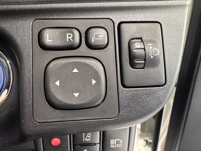 アクア Ｇ　純正９インチナビ　ＥＴＣ　レーンアシスト　衝突軽減ブレーキ　Ｂｌｕｅｔｏｏｔｈ　フルセグＴＶ　オートハイビーム　セーフティセンス　　ＤＶＤ　ＣＤ　プッシュスタート　スマートキー　オートエアコン（50枚目）