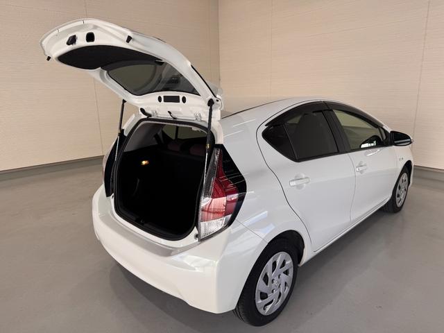 アクア Ｇ　純正９インチナビ　ＥＴＣ　レーンアシスト　衝突軽減ブレーキ　Ｂｌｕｅｔｏｏｔｈ　フルセグＴＶ　オートハイビーム　セーフティセンス　　ＤＶＤ　ＣＤ　プッシュスタート　スマートキー　オートエアコン（59枚目）