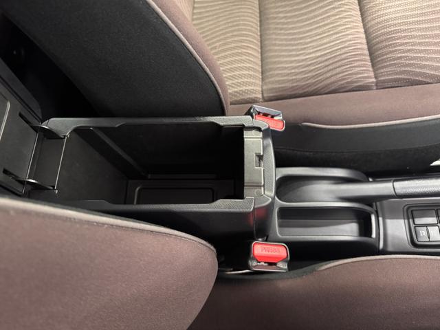 アクア Ｇ　純正９インチナビ　ＥＴＣ　レーンアシスト　衝突軽減ブレーキ　Ｂｌｕｅｔｏｏｔｈ　フルセグＴＶ　オートハイビーム　セーフティセンス　　ＤＶＤ　ＣＤ　プッシュスタート　スマートキー　オートエアコン（60枚目）