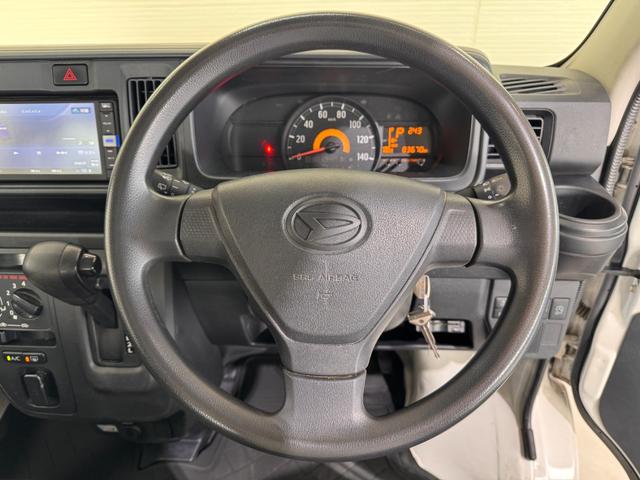 ハイゼットカーゴ スペシャルＳＡＩＩＩ　純正ナビ　スマートアシスト　ＥＴＣ　衝突軽減ブレーキ　オートハイビーム　Ｂｌｕｅｔｏｏｔｈ　テレビ　ＤＶＤ　ＣＤ　スライドドア　アイドリングストップ　キーレスキー　エアコン　横滑り防止（7枚目）