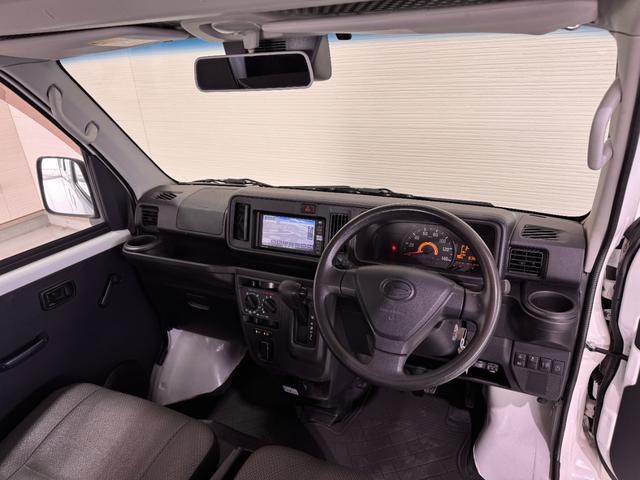 ハイゼットカーゴ スペシャルＳＡＩＩＩ　純正ナビ　スマートアシスト　ＥＴＣ　衝突軽減ブレーキ　オートハイビーム　Ｂｌｕｅｔｏｏｔｈ　テレビ　ＤＶＤ　ＣＤ　スライドドア　アイドリングストップ　キーレスキー　エアコン　横滑り防止（18枚目）