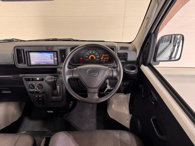 ハイゼットカーゴ スペシャルＳＡＩＩＩ　純正ナビ　スマートアシスト　ＥＴＣ　衝突軽減ブレーキ　オートハイビーム　Ｂｌｕｅｔｏｏｔｈ　テレビ　ＤＶＤ　ＣＤ　スライドドア　アイドリングストップ　キーレスキー　エアコン　横滑り防止（19枚目）