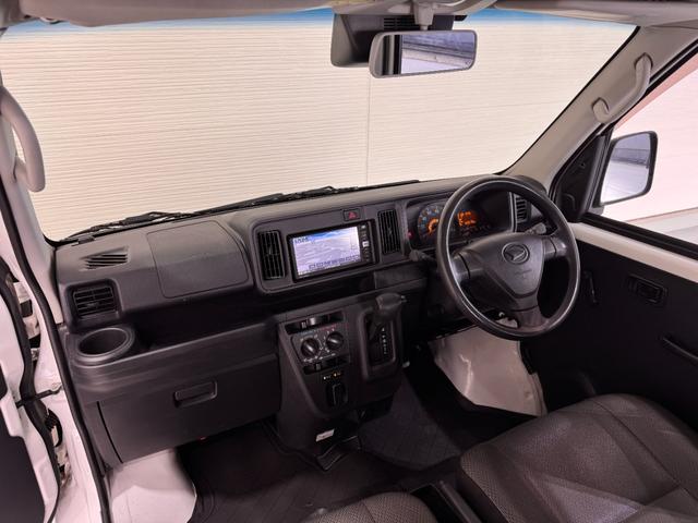 ハイゼットカーゴ スペシャルＳＡＩＩＩ　純正ナビ　スマートアシスト　ＥＴＣ　衝突軽減ブレーキ　オートハイビーム　Ｂｌｕｅｔｏｏｔｈ　テレビ　ＤＶＤ　ＣＤ　スライドドア　アイドリングストップ　キーレスキー　エアコン　横滑り防止（21枚目）