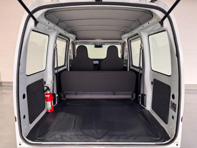 ハイゼットカーゴ スペシャルＳＡＩＩＩ　純正ナビ　スマートアシスト　ＥＴＣ　衝突軽減ブレーキ　オートハイビーム　Ｂｌｕｅｔｏｏｔｈ　テレビ　ＤＶＤ　ＣＤ　スライドドア　アイドリングストップ　キーレスキー　エアコン　横滑り防止（24枚目）