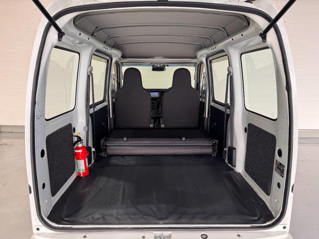 ハイゼットカーゴ スペシャルＳＡＩＩＩ　純正ナビ　スマートアシスト　ＥＴＣ　衝突軽減ブレーキ　オートハイビーム　Ｂｌｕｅｔｏｏｔｈ　テレビ　ＤＶＤ　ＣＤ　スライドドア　アイドリングストップ　キーレスキー　エアコン　横滑り防止（25枚目）