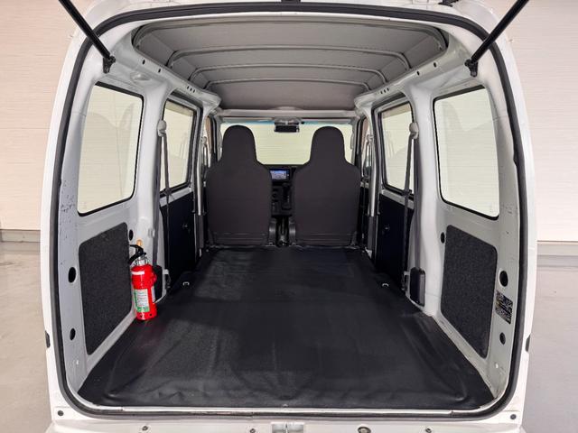 ハイゼットカーゴ スペシャルＳＡＩＩＩ　純正ナビ　スマートアシスト　ＥＴＣ　衝突軽減ブレーキ　オートハイビーム　Ｂｌｕｅｔｏｏｔｈ　テレビ　ＤＶＤ　ＣＤ　スライドドア　アイドリングストップ　キーレスキー　エアコン　横滑り防止（26枚目）