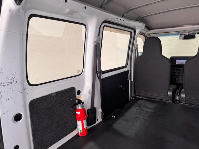 ハイゼットカーゴ スペシャルＳＡＩＩＩ　純正ナビ　スマートアシスト　ＥＴＣ　衝突軽減ブレーキ　オートハイビーム　Ｂｌｕｅｔｏｏｔｈ　テレビ　ＤＶＤ　ＣＤ　スライドドア　アイドリングストップ　キーレスキー　エアコン　横滑り防止（28枚目）