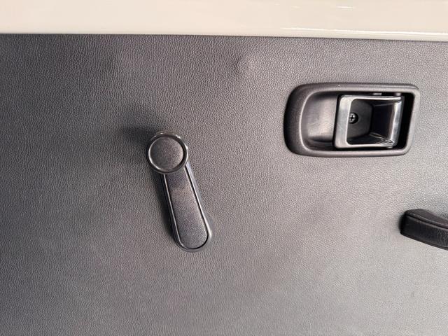 ハイゼットカーゴ スペシャルＳＡＩＩＩ　純正ナビ　スマートアシスト　ＥＴＣ　衝突軽減ブレーキ　オートハイビーム　Ｂｌｕｅｔｏｏｔｈ　テレビ　ＤＶＤ　ＣＤ　スライドドア　アイドリングストップ　キーレスキー　エアコン　横滑り防止（56枚目）