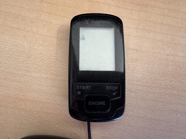 アクア Ｓ　メモリーナビ　Ｂｌｕｅｔｏｏｔｈ　エンジンスターター　横滑り防止　ステアリングリモコン　キーレスキー　ＤＶＤ　ＣＤ　電動格納ミラー　オートエアコン　パワーウインドウ（12枚目）