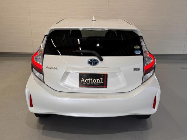 アクア Ｓ　メモリーナビ　Ｂｌｕｅｔｏｏｔｈ　エンジンスターター　横滑り防止　ステアリングリモコン　キーレスキー　ＤＶＤ　ＣＤ　電動格納ミラー　オートエアコン　パワーウインドウ（14枚目）