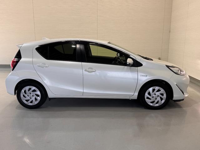 アクア Ｓ　メモリーナビ　Ｂｌｕｅｔｏｏｔｈ　エンジンスターター　横滑り防止　ステアリングリモコン　キーレスキー　ＤＶＤ　ＣＤ　電動格納ミラー　オートエアコン　パワーウインドウ（16枚目）