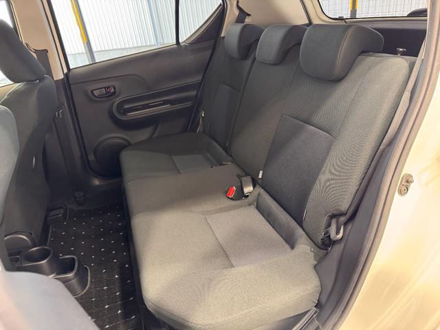 アクア Ｓ　メモリーナビ　Ｂｌｕｅｔｏｏｔｈ　エンジンスターター　横滑り防止　ステアリングリモコン　キーレスキー　ＤＶＤ　ＣＤ　電動格納ミラー　オートエアコン　パワーウインドウ（22枚目）