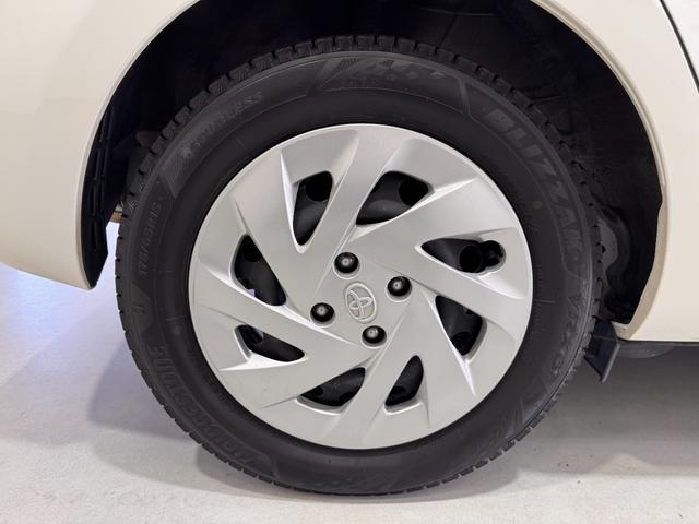 アクア Ｓ　メモリーナビ　Ｂｌｕｅｔｏｏｔｈ　エンジンスターター　横滑り防止　ステアリングリモコン　キーレスキー　ＤＶＤ　ＣＤ　電動格納ミラー　オートエアコン　パワーウインドウ（31枚目）