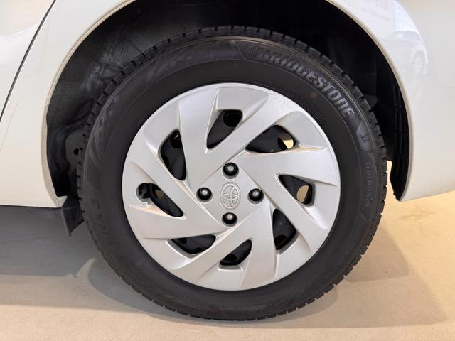 アクア Ｓ　メモリーナビ　Ｂｌｕｅｔｏｏｔｈ　エンジンスターター　横滑り防止　ステアリングリモコン　キーレスキー　ＤＶＤ　ＣＤ　電動格納ミラー　オートエアコン　パワーウインドウ（33枚目）