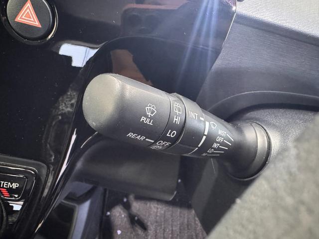 アクア Ｓ　メモリーナビ　Ｂｌｕｅｔｏｏｔｈ　エンジンスターター　横滑り防止　ステアリングリモコン　キーレスキー　ＤＶＤ　ＣＤ　電動格納ミラー　オートエアコン　パワーウインドウ（41枚目）