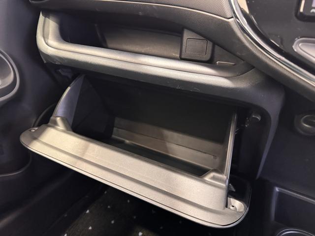 アクア Ｓ　メモリーナビ　Ｂｌｕｅｔｏｏｔｈ　エンジンスターター　横滑り防止　ステアリングリモコン　キーレスキー　ＤＶＤ　ＣＤ　電動格納ミラー　オートエアコン　パワーウインドウ（44枚目）