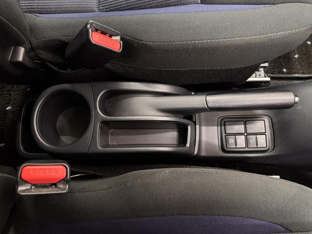 アクア Ｓ　メモリーナビ　Ｂｌｕｅｔｏｏｔｈ　エンジンスターター　横滑り防止　ステアリングリモコン　キーレスキー　ＤＶＤ　ＣＤ　電動格納ミラー　オートエアコン　パワーウインドウ（47枚目）