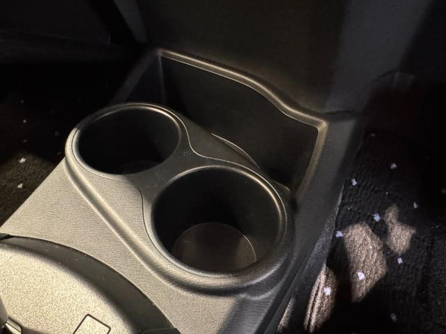 アクア Ｓ　メモリーナビ　Ｂｌｕｅｔｏｏｔｈ　エンジンスターター　横滑り防止　ステアリングリモコン　キーレスキー　ＤＶＤ　ＣＤ　電動格納ミラー　オートエアコン　パワーウインドウ（48枚目）