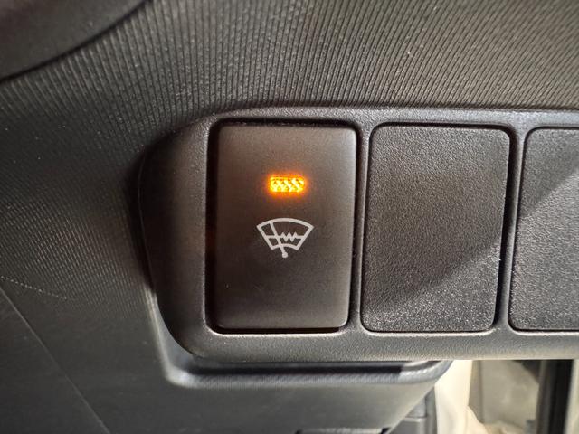 アクア Ｓ　メモリーナビ　Ｂｌｕｅｔｏｏｔｈ　エンジンスターター　横滑り防止　ステアリングリモコン　キーレスキー　ＤＶＤ　ＣＤ　電動格納ミラー　オートエアコン　パワーウインドウ（50枚目）