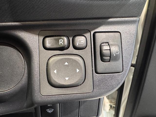 アクア Ｓ　メモリーナビ　Ｂｌｕｅｔｏｏｔｈ　エンジンスターター　横滑り防止　ステアリングリモコン　キーレスキー　ＤＶＤ　ＣＤ　電動格納ミラー　オートエアコン　パワーウインドウ（51枚目）