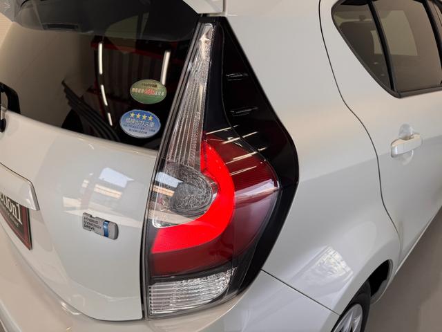 アクア Ｓ　メモリーナビ　Ｂｌｕｅｔｏｏｔｈ　エンジンスターター　横滑り防止　ステアリングリモコン　キーレスキー　ＤＶＤ　ＣＤ　電動格納ミラー　オートエアコン　パワーウインドウ（55枚目）