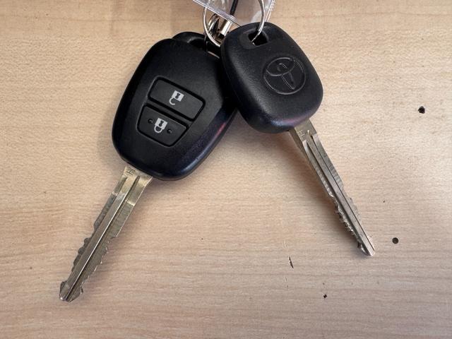 アクア Ｓ　メモリーナビ　Ｂｌｕｅｔｏｏｔｈ　エンジンスターター　横滑り防止　ステアリングリモコン　キーレスキー　ＤＶＤ　ＣＤ　電動格納ミラー　オートエアコン　パワーウインドウ（57枚目）