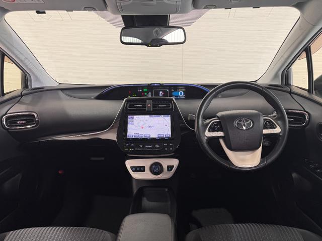 プリウス Ｓセーフティプラス　ワンオーナー　純正９インチナビ　ＨＵＤ　クリアランスソナー　ＥＴＣ　バックカメラ　レーンアシスト　レーダークルーズコントロール　Ｂｌｕｅｔｏｏｔｈ　フルセグＴＶ　ＤＶＤ　Ｐアシスト　純正１５インチＡＷ（2枚目）