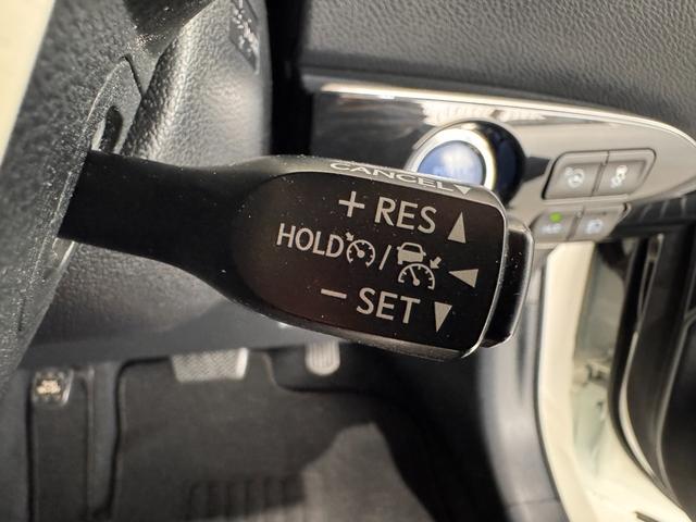 プリウス Ｓセーフティプラス　ワンオーナー　純正９インチナビ　ＨＵＤ　クリアランスソナー　ＥＴＣ　バックカメラ　レーンアシスト　レーダークルーズコントロール　Ｂｌｕｅｔｏｏｔｈ　フルセグＴＶ　ＤＶＤ　Ｐアシスト　純正１５インチＡＷ（13枚目）