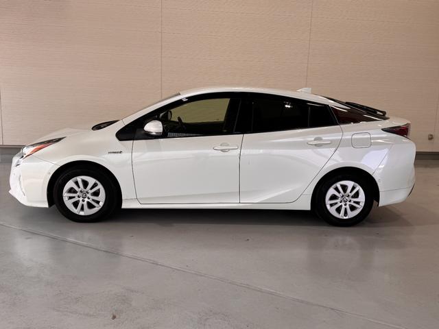 プリウス Ｓセーフティプラス　ワンオーナー　純正９インチナビ　ＨＵＤ　クリアランスソナー　ＥＴＣ　バックカメラ　レーンアシスト　レーダークルーズコントロール　Ｂｌｕｅｔｏｏｔｈ　フルセグＴＶ　ＤＶＤ　Ｐアシスト　純正１５インチＡＷ（21枚目）