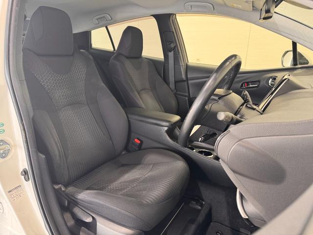 プリウス Ｓセーフティプラス　ワンオーナー　純正９インチナビ　ＨＵＤ　クリアランスソナー　ＥＴＣ　バックカメラ　レーンアシスト　レーダークルーズコントロール　Ｂｌｕｅｔｏｏｔｈ　フルセグＴＶ　ＤＶＤ　Ｐアシスト　純正１５インチＡＷ（23枚目）