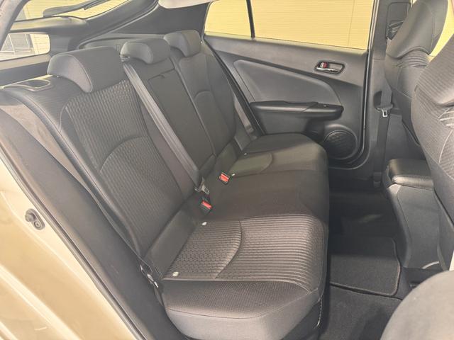 プリウス Ｓセーフティプラス　ワンオーナー　純正９インチナビ　ＨＵＤ　クリアランスソナー　ＥＴＣ　バックカメラ　レーンアシスト　レーダークルーズコントロール　Ｂｌｕｅｔｏｏｔｈ　フルセグＴＶ　ＤＶＤ　Ｐアシスト　純正１５インチＡＷ（28枚目）