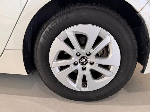 プリウス Ｓセーフティプラス　ワンオーナー　純正９インチナビ　ＨＵＤ　クリアランスソナー　ＥＴＣ　バックカメラ　レーンアシスト　レーダークルーズコントロール　Ｂｌｕｅｔｏｏｔｈ　フルセグＴＶ　ＤＶＤ　Ｐアシスト　純正１５インチＡＷ（36枚目）