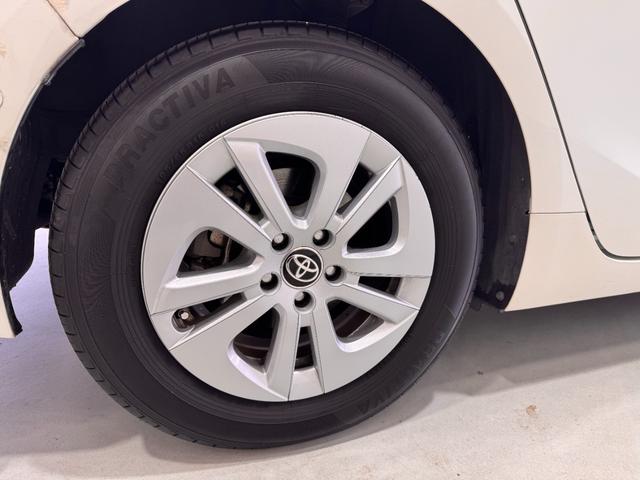 プリウス Ｓセーフティプラス　ワンオーナー　純正９インチナビ　ＨＵＤ　クリアランスソナー　ＥＴＣ　バックカメラ　レーンアシスト　レーダークルーズコントロール　Ｂｌｕｅｔｏｏｔｈ　フルセグＴＶ　ＤＶＤ　Ｐアシスト　純正１５インチＡＷ（37枚目）