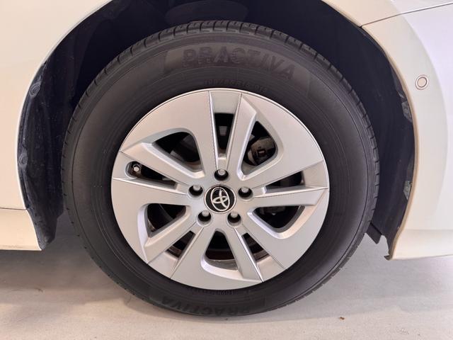 プリウス Ｓセーフティプラス　ワンオーナー　純正９インチナビ　ＨＵＤ　クリアランスソナー　ＥＴＣ　バックカメラ　レーンアシスト　レーダークルーズコントロール　Ｂｌｕｅｔｏｏｔｈ　フルセグＴＶ　ＤＶＤ　Ｐアシスト　純正１５インチＡＷ（38枚目）