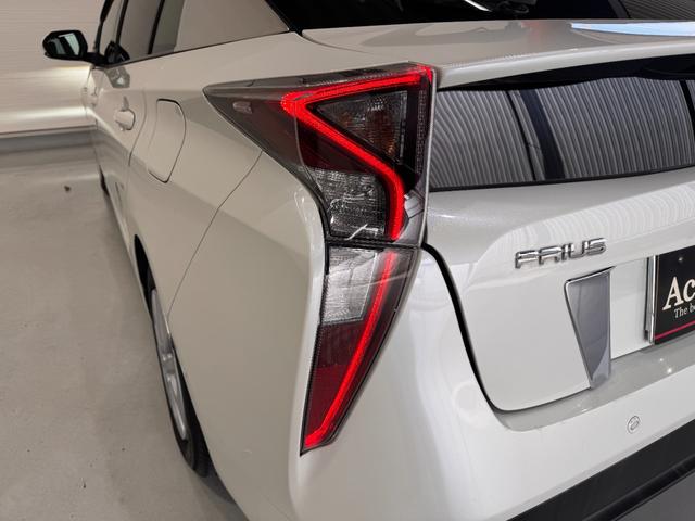 プリウス Ｓセーフティプラス　ワンオーナー　純正９インチナビ　ＨＵＤ　クリアランスソナー　ＥＴＣ　バックカメラ　レーンアシスト　レーダークルーズコントロール　Ｂｌｕｅｔｏｏｔｈ　フルセグＴＶ　ＤＶＤ　Ｐアシスト　純正１５インチＡＷ（42枚目）