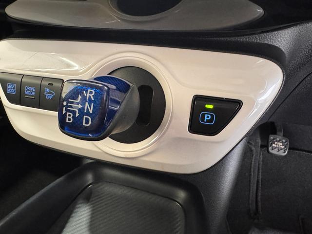 プリウス Ｓセーフティプラス　ワンオーナー　純正９インチナビ　ＨＵＤ　クリアランスソナー　ＥＴＣ　バックカメラ　レーンアシスト　レーダークルーズコントロール　Ｂｌｕｅｔｏｏｔｈ　フルセグＴＶ　ＤＶＤ　Ｐアシスト　純正１５インチＡＷ（57枚目）