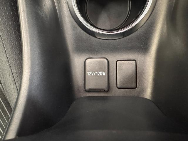 プリウス Ｓセーフティプラス　ワンオーナー　純正９インチナビ　ＨＵＤ　クリアランスソナー　ＥＴＣ　バックカメラ　レーンアシスト　レーダークルーズコントロール　Ｂｌｕｅｔｏｏｔｈ　フルセグＴＶ　ＤＶＤ　Ｐアシスト　純正１５インチＡＷ（64枚目）