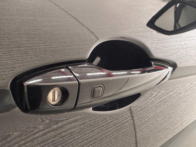 エクリプスクロスＰＨＥＶ Ｇ　ｅ－Ａｓｓｉｓｔ　レーダークルーズコントロール　シートーヒーター　ＨＵＤ　ステアリングヒーター　ＢＳＭ　バックモニター　クリアランスソナー　充電ケーブル　フルセグ　パドルシフト　電動パーキングブレーキ（75枚目）