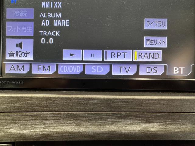 プリウス Ｓ　純正ナビ　バックカメラ　ＥＴＣ　ドライブレコーダー　Ｂｌｕｅｔｏｏｔｈ　フルセグＴＶ　ＤＶＤ　ＣＤ　純正１５インチＡＷ　ＨＩＤヘッドライト　オートライト　オートエアコン　プッシュスタート　スマートキー（10枚目）