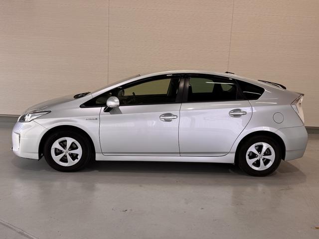 プリウス Ｓ　純正ナビ　バックカメラ　ＥＴＣ　ドライブレコーダー　Ｂｌｕｅｔｏｏｔｈ　フルセグＴＶ　ＤＶＤ　ＣＤ　純正１５インチＡＷ　ＨＩＤヘッドライト　オートライト　オートエアコン　プッシュスタート　スマートキー（17枚目）