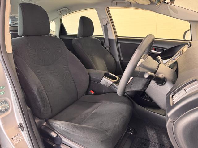 プリウス Ｓ　純正ナビ　バックカメラ　ＥＴＣ　ドライブレコーダー　Ｂｌｕｅｔｏｏｔｈ　フルセグＴＶ　ＤＶＤ　ＣＤ　純正１５インチＡＷ　ＨＩＤヘッドライト　オートライト　オートエアコン　プッシュスタート　スマートキー（19枚目）